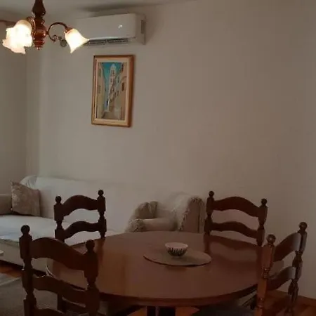 Apartament Ljiljana *