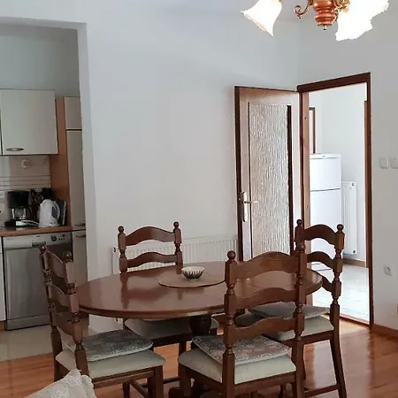 Apartment Ljiljana *